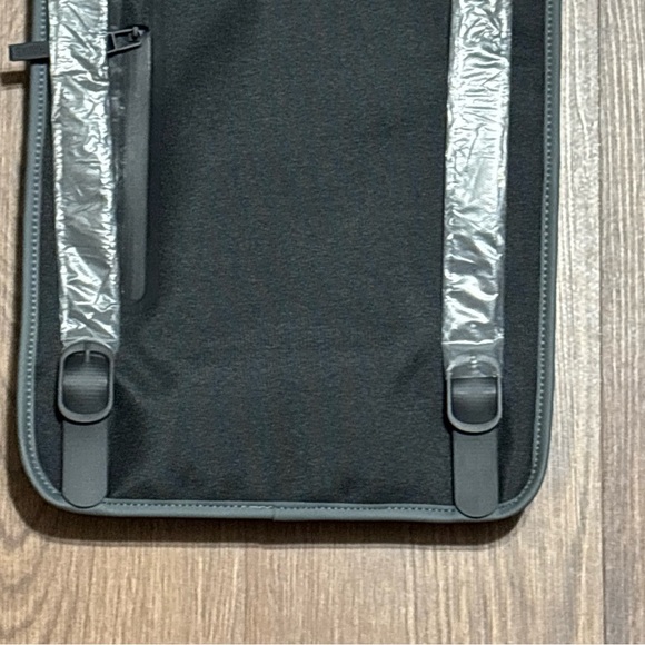 🔥🔥🔥Rains Black Minimalist Backpack🔥🔥🔥 - Picture 7 of 13